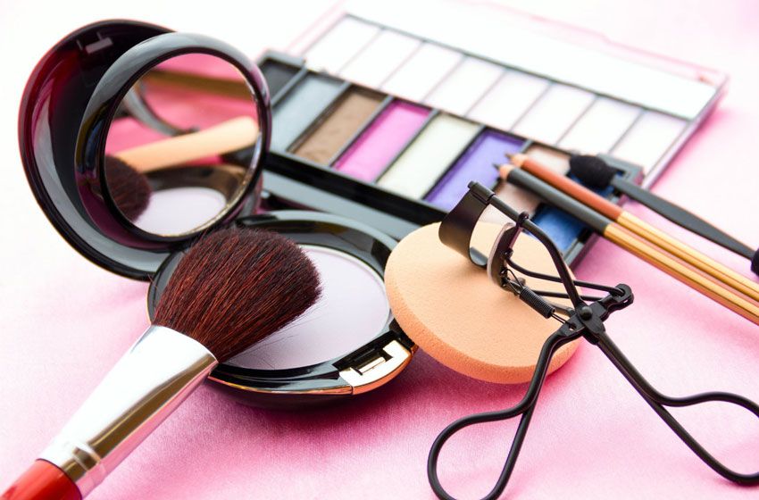 Tendencias en maquillaje para lucir radiantes este verano