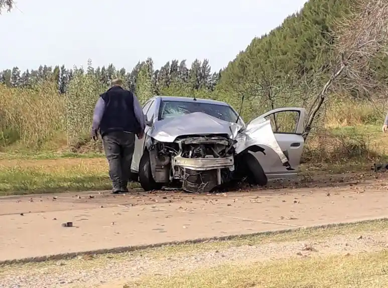 Piratas del asfalto evadieron un control policial y chocaron en ruta 191