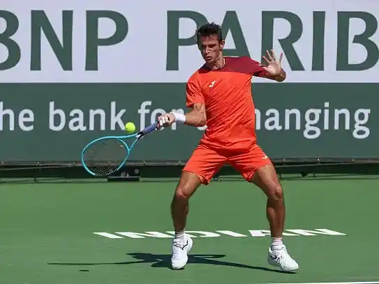 Navone derrotó a Molcan y se metió en semifinales