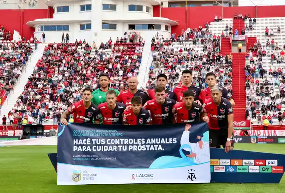 Los jugadores de Newell’s van al paro por una deuda millonaria y la crisis estalla en la gestión Astore