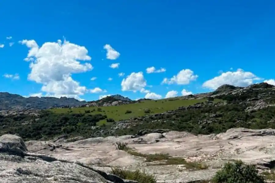 Champaquí: cayó, se golpeó la cabeza y fue rescatado tras cinco horas de caminata