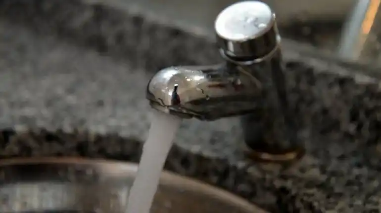 Ola de calor: AySA solicitó uso racional del agua frente a los reiterados cortes de energía