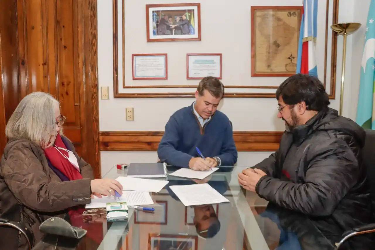 El intendente Piaggio firmó un convenio con el Instituto Sedes Sapientiae