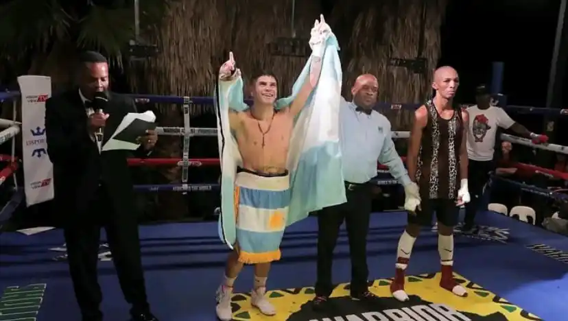 Juan Manuel Albornoz en uno de sus triunfos en tierras sudafricanas.