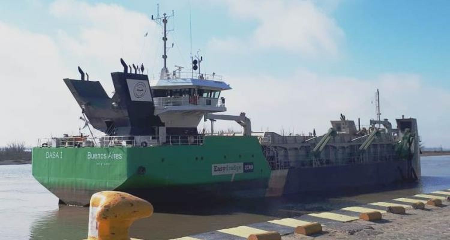 Por la bajante extraordinaria del Paraná, dragado de emergencia en el puerto