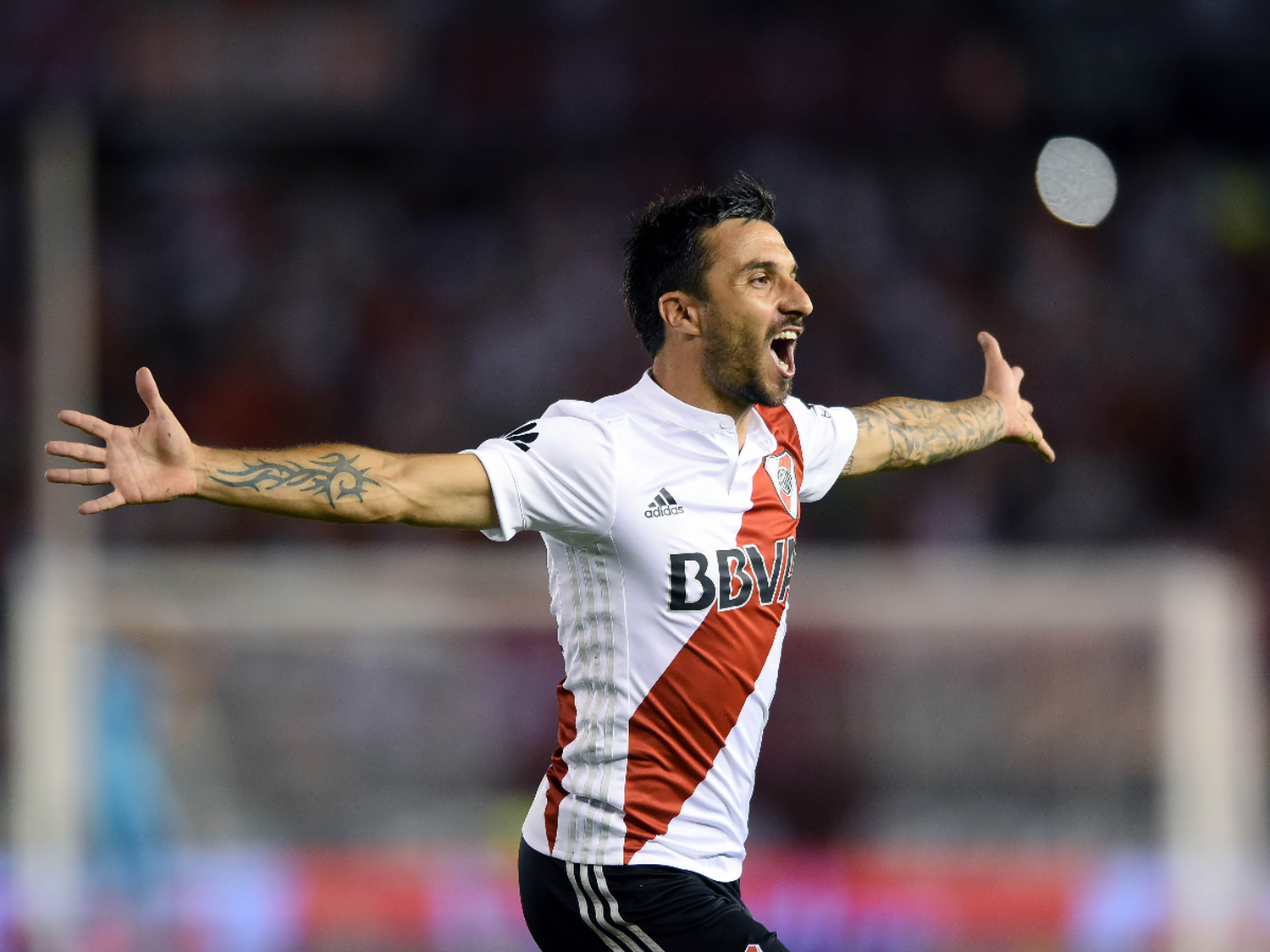 Scocco se inspiró y River festejó