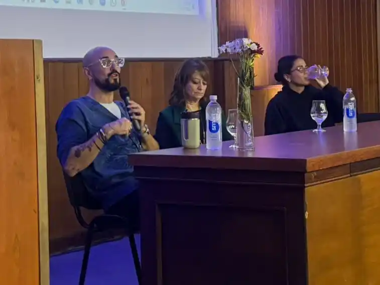 La actividad, realizada bajo el lema “El cuidado de nuestras voces - Voces que inspiran”, reunió a referentes del ámbito médico y artístico.