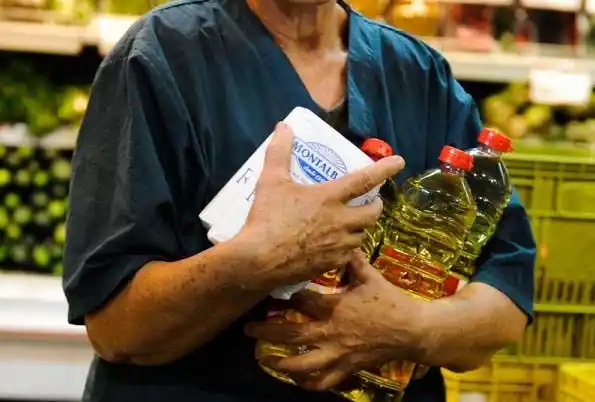 El Gobierno Nacional reconoció que la inflación le ganó al salario
