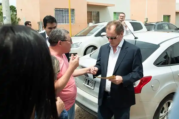 Los docentes le pidieron al Gobernador que realice gestiones por 17 viviendas