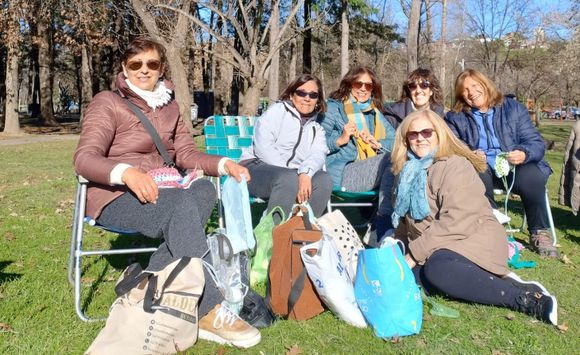 Tejedoras: de las clases de labores con Zulema Rocca a la habilidad de contar puntos en el Paseo Público