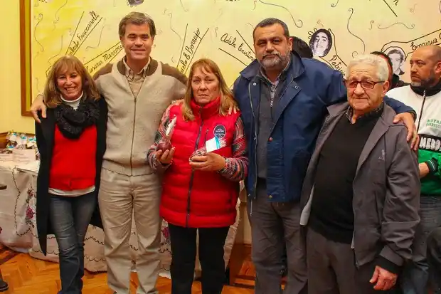 Reconocen a abuelos gualeguaychuenses campeones