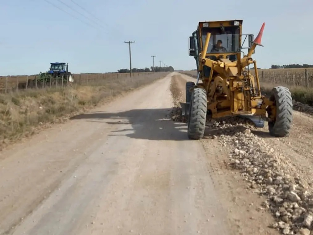 Caminos rurales: Productores reclaman mejoras y el EMSUR compró maquinaria para dar respuestas