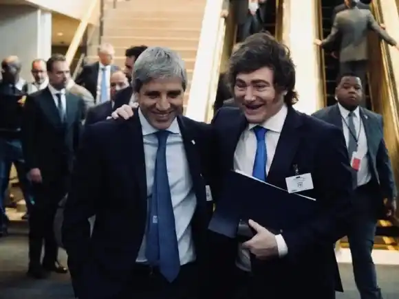 Euforia en los mercados: el Riesgo País se desploma 400 puntos y cae a 708