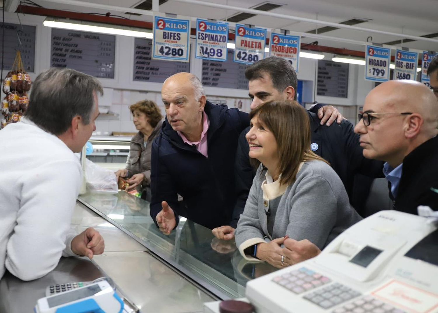 Bullrich y Grindetti llegaron hasta el norte del conurbano bonaerense para recorrer comercios y dialogar con vecinos y comerciantes sobre la situación económica y la escalada del delito en el conurbano.