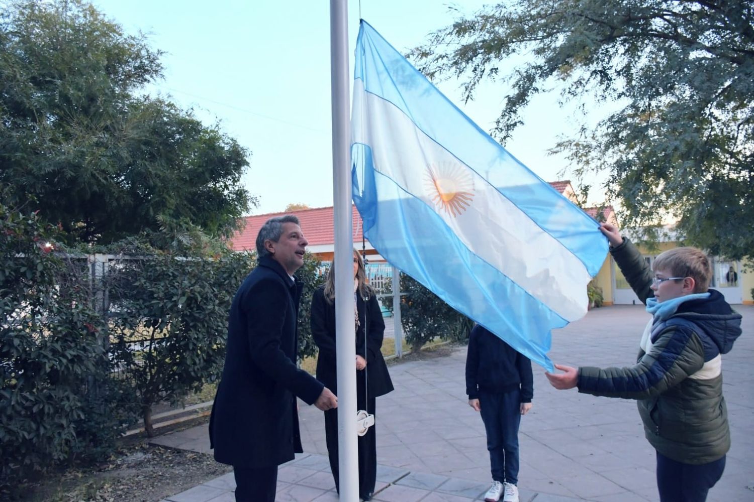 Bernarte participó del acto por el Día de la Independencia en la Escuela Fava de Esteban.