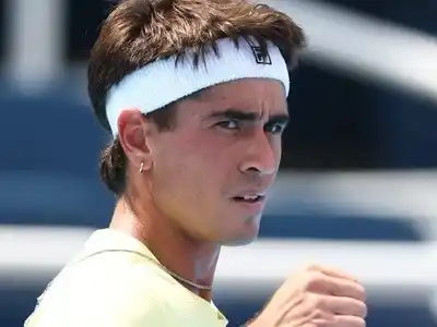 Comesaña y Ugo Carabelli debutaron con triunfos en China
