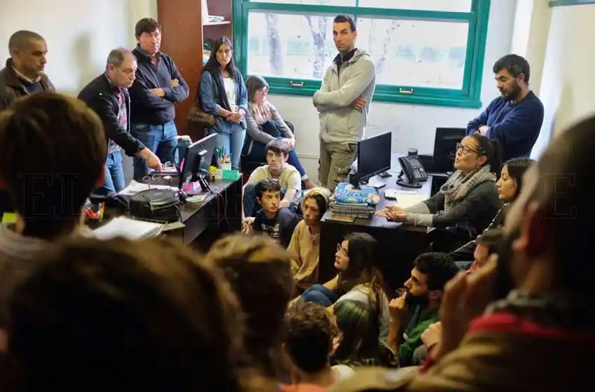 Consejo Escolar: fracasó la reunión con Provincia y sigue la toma