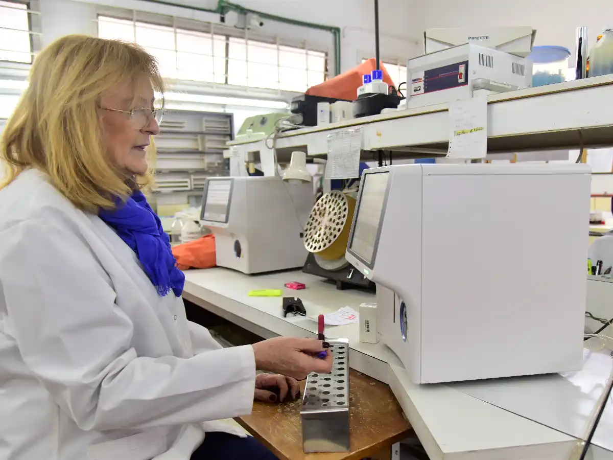 Hoy es el Día del Bioquímico:  “Trabajamos en equipo, con el paciente y con el médico”    