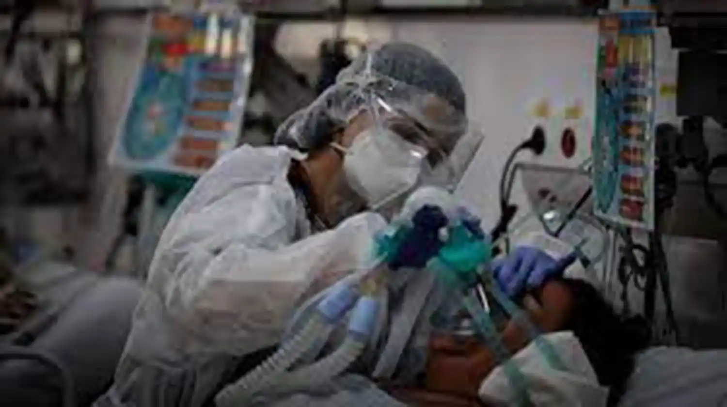 Fue a visitar a su esposo antes de que lo entubaran por coronavirus y descubrió que lo estaba cuidando su amante