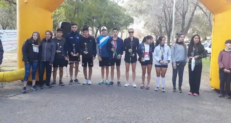 Más de 100 sampedrinos corrieron en la costanera para ayudar a los palistas a viajar a Eslovaquia