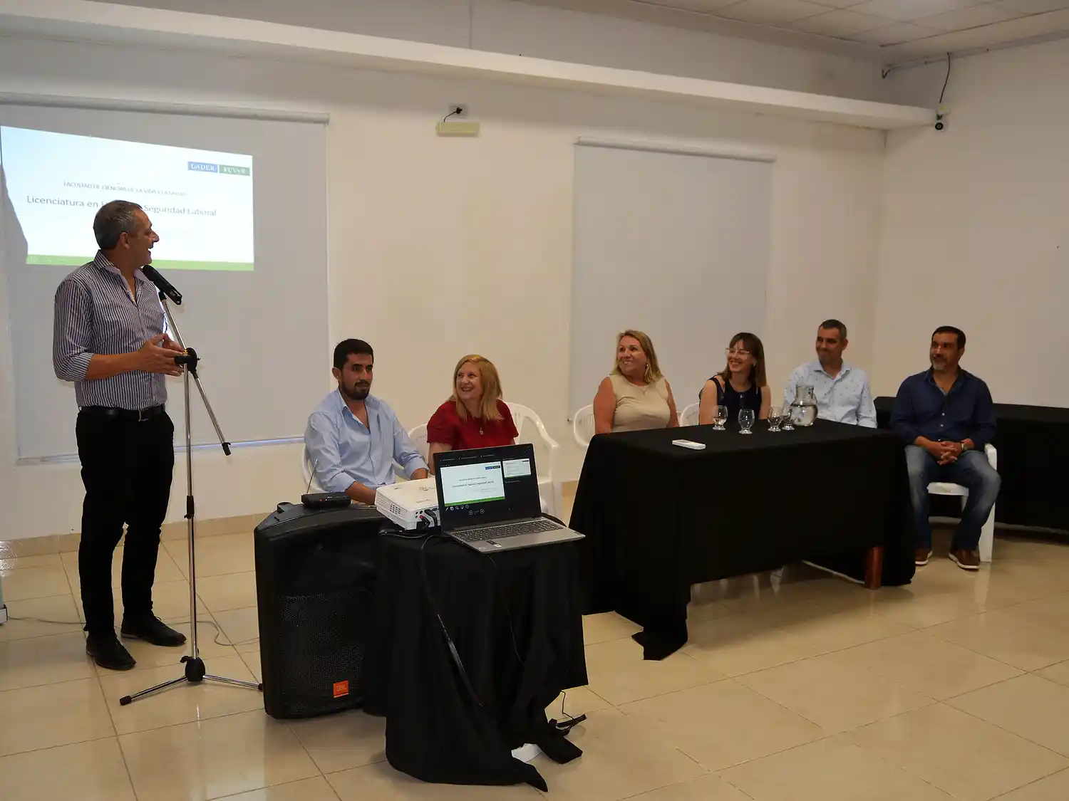 El decano Sattler, hizo la presentación de la nueva carrera en Gualeguay.