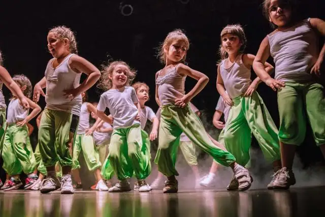 Gimnasio “Free Dance” presenta “A bailar”