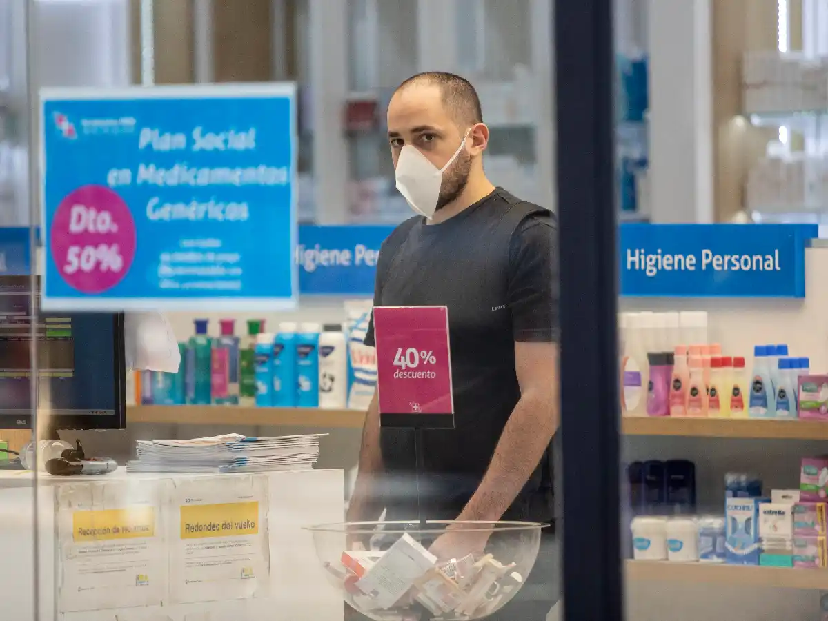 Piden sumar a las farmacias a la campaña de vacunación contra el coronavirus