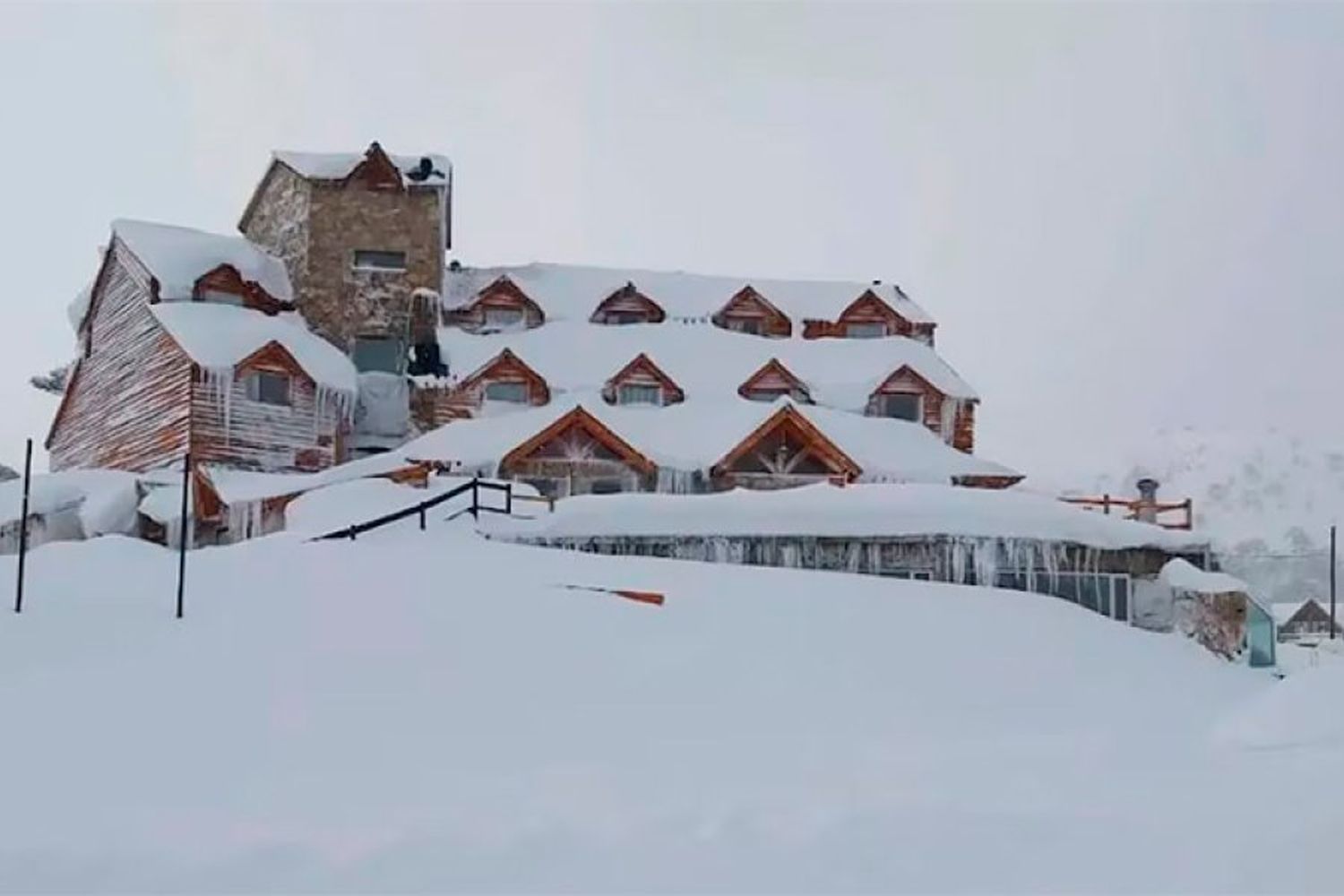 El paisaje se vistió de blanco: llegó la nieve al Sur del país y hay complicaciones en los pasos fronterizos