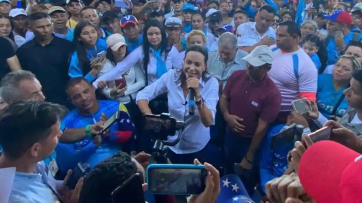 ¿LE SALIÓ EL TIRO POR LA CULATA A MADURO? María Corina Machado cada día con más apoyo