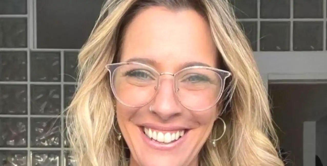 Habría contado que estaba conociendo a un hombre.