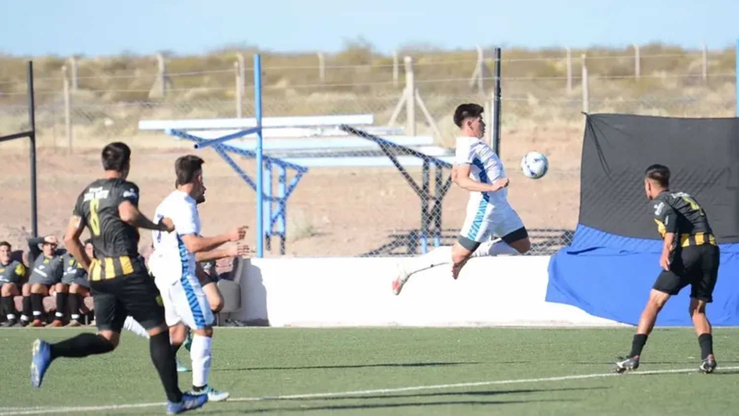 En la previa de la vuelta de Botella, Santamarina perdió en el sur