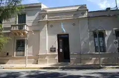 Un policía, un familiar de otro efectivo y un joven de 18, los últimos contagiados
