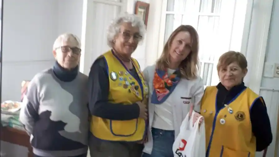 Entrega. De pintura a Maternidad del Hospital