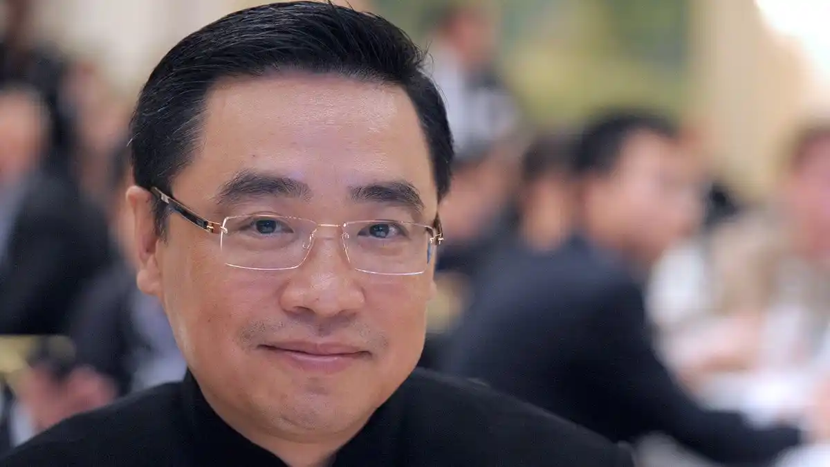 Murió el director y fundador de una de las mayores empresas chinas