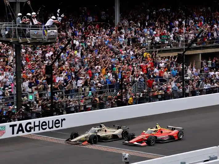 Final cerradísimo en las "500 millas de Indianápolis 2026" donde se impuso el sueco Felix Rosenqvist . Foto: indianapolismotorspeedway