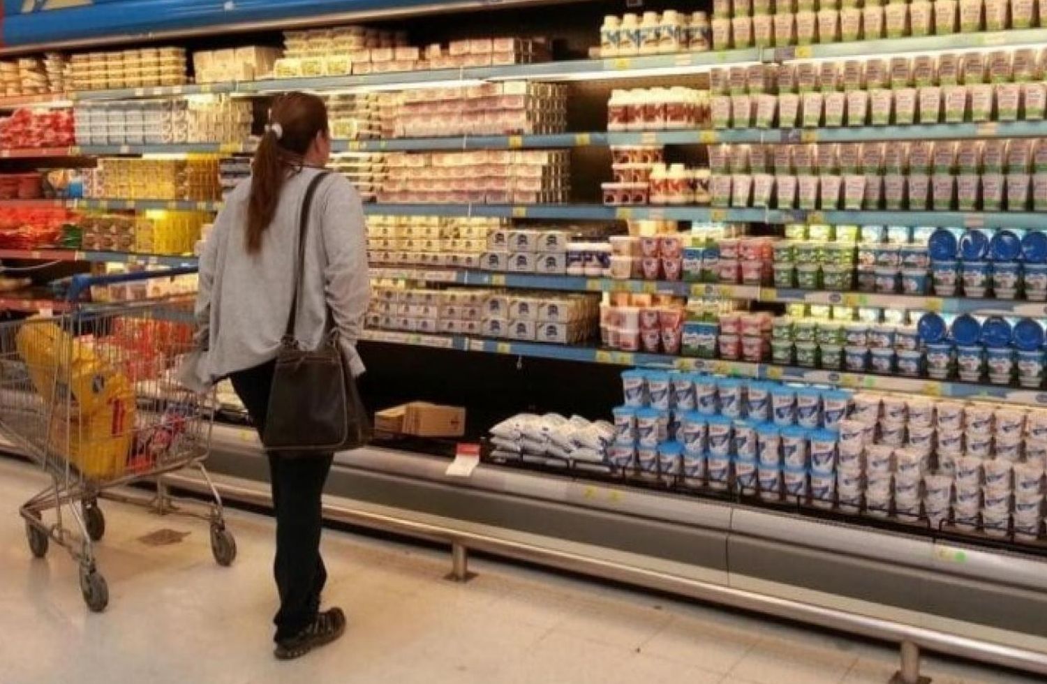 El consumo masivo sigue en picada: la venta en supermercados se derrumbó 10,3% en junio