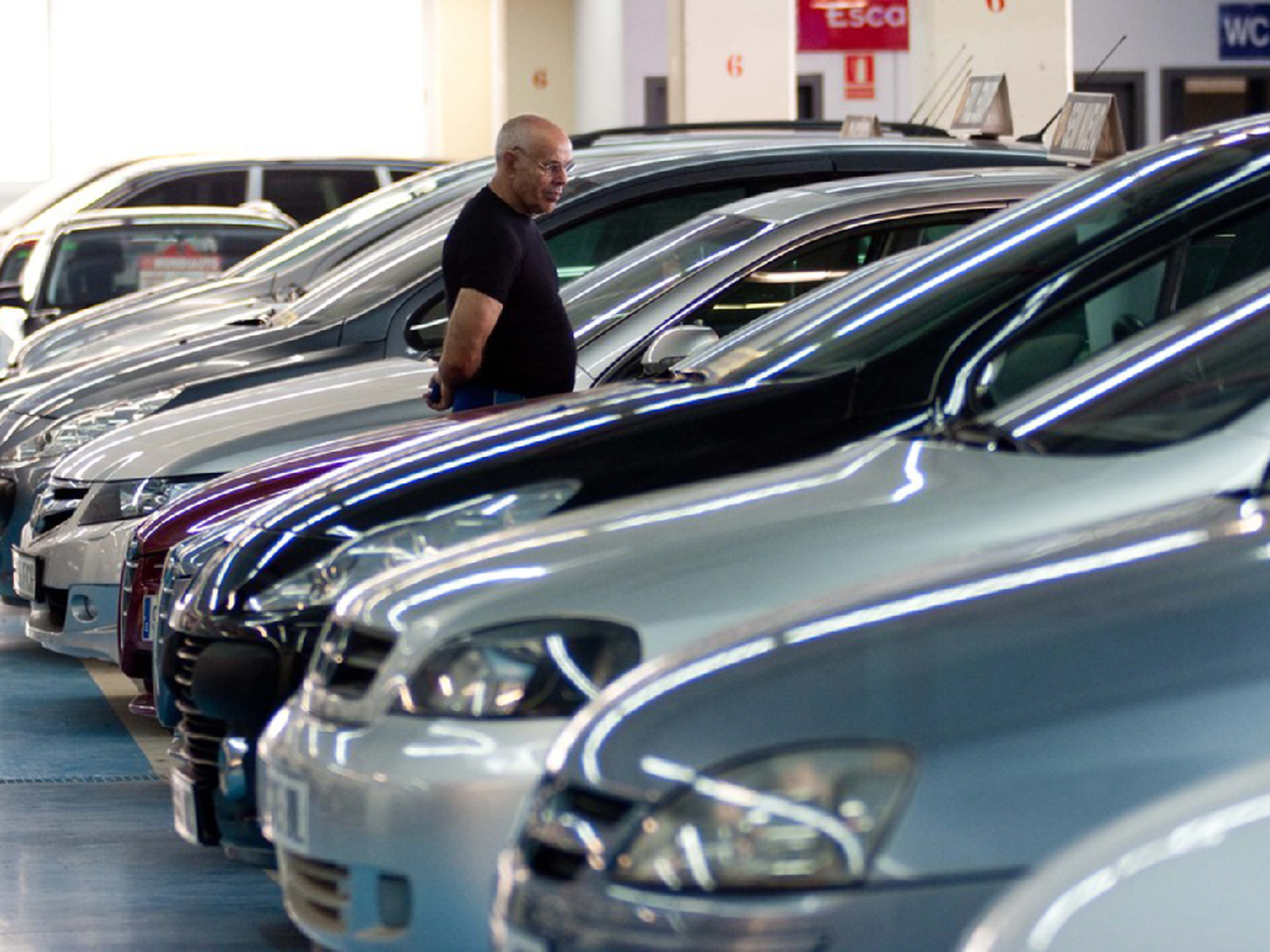 Por qué la gente se refugia en los autos ante la depreciación de los pesos