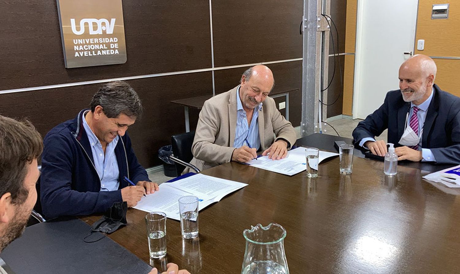 Lobería firma convenio con otra universidad
