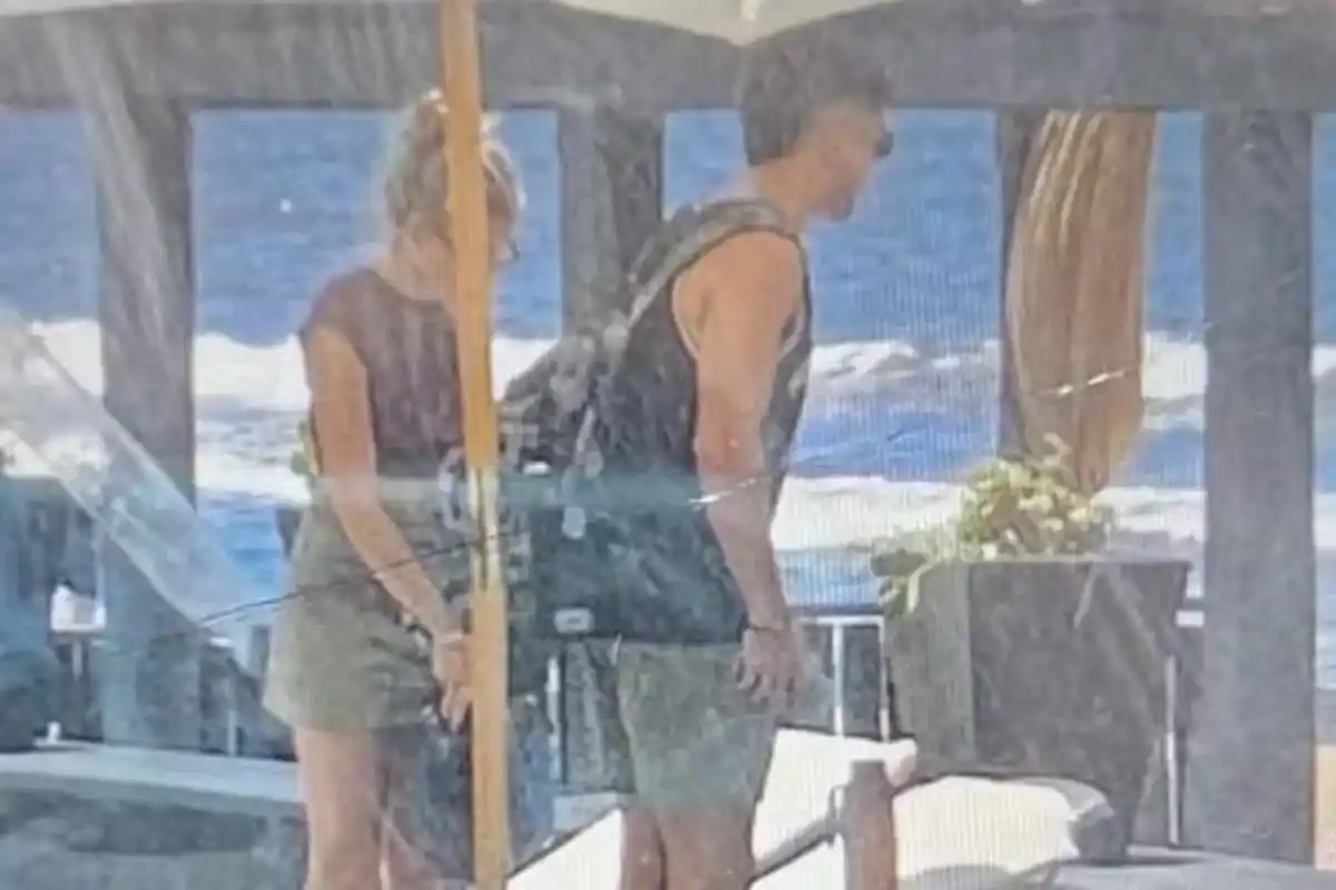 La foto en que se los ve juntos a Morena Beltrán y Lucas Blondel.