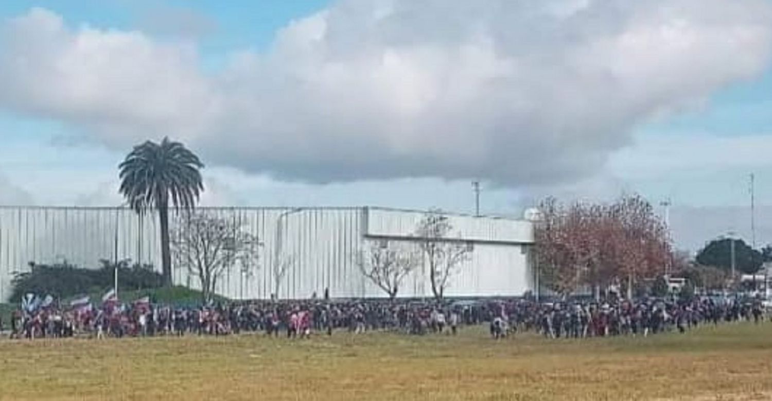 Protesta nacional piquetera: Beneficiarios de planes se concentraron detrás de Carrefour