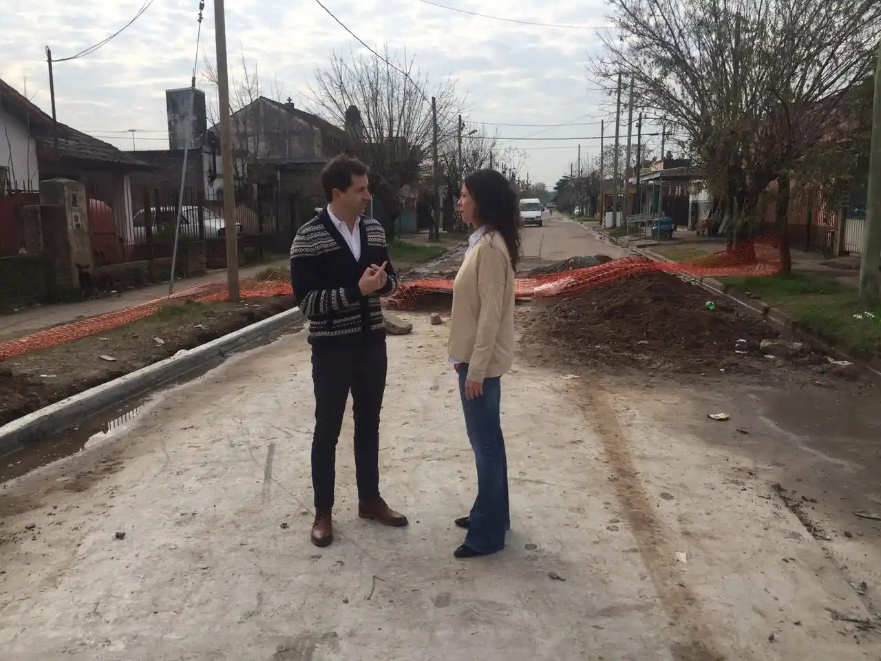 Carolina Stanley recorrió Esteban Echeverría junto a Evert Van Tooren