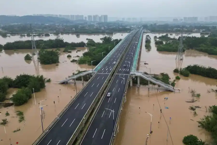 Inundaciones en China continental y terremotos en Taiwán