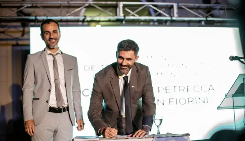 Petrecca junto al nuevo intendente de Junín.