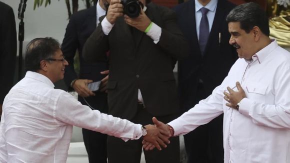 ¡VÍA DECRETO! Gustavo Petro ordena retorno de funcionarios expulsados de Venezuela en el 2019