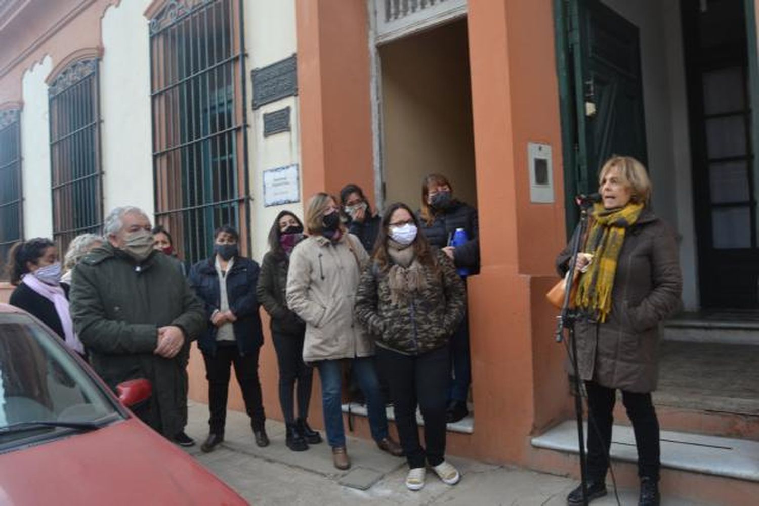 Abrazo simbólico al Hogar de Niñas