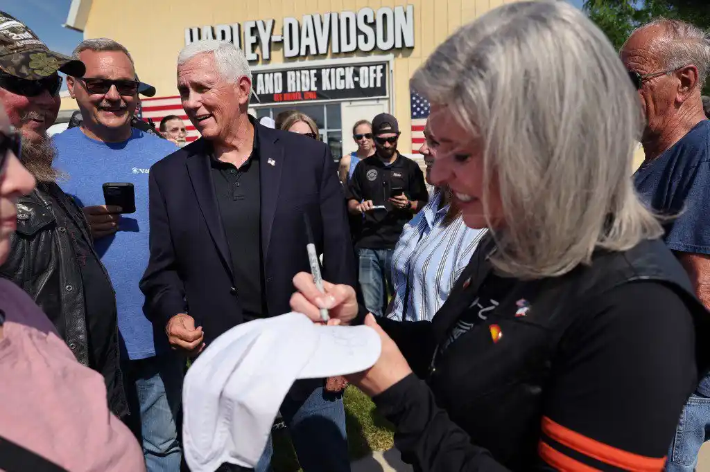 MIKE PENCE se lanza al ruedo por la Casa Blanca