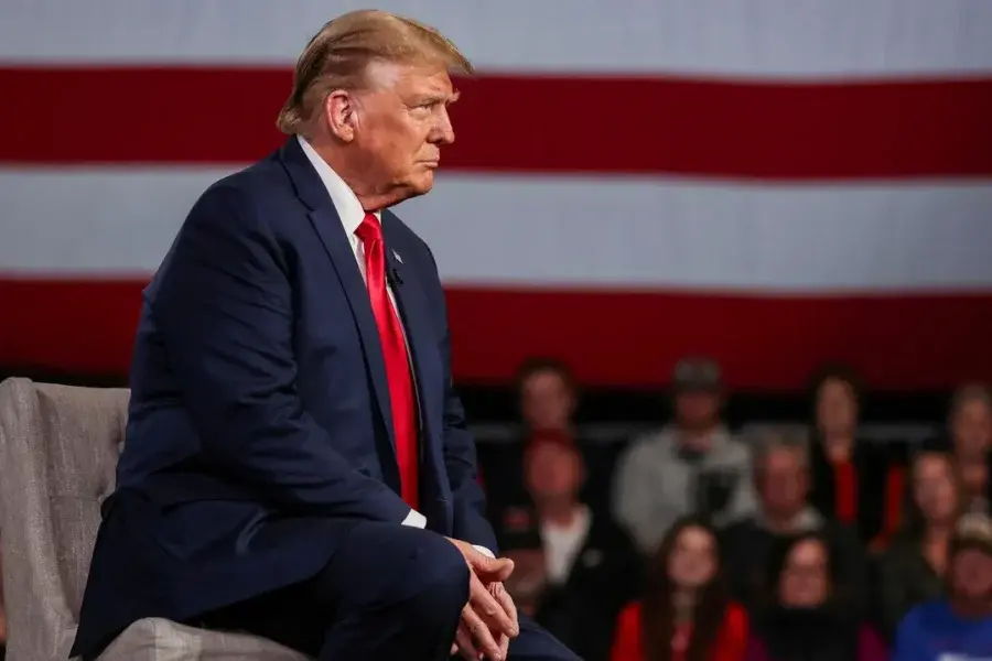 Juicio a Trump por pago de silencio a una actriz porno se retrasó hasta finales de abril