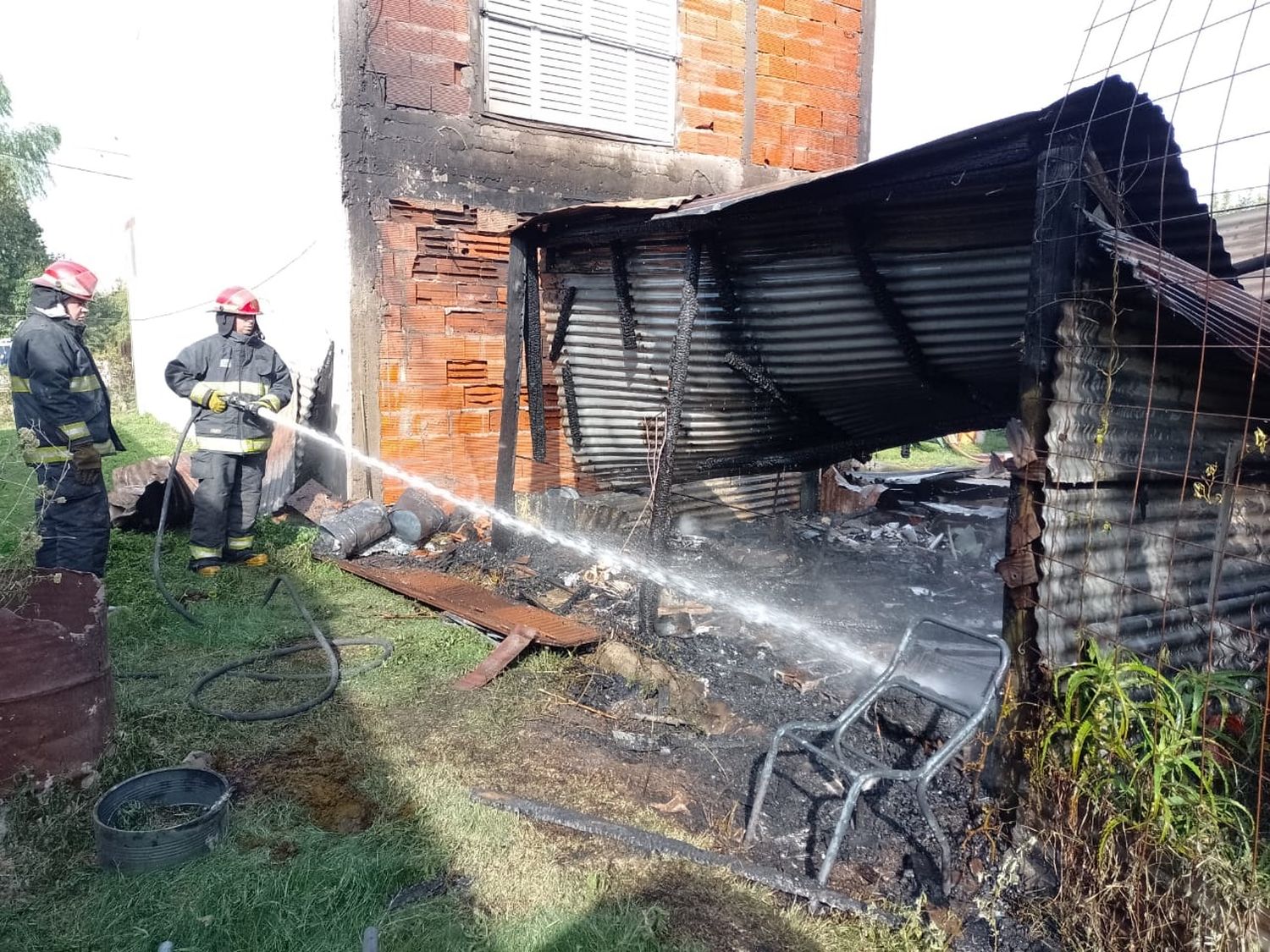 Se incendió un galpón en la zona sur de la ciudad: hubo daños totales