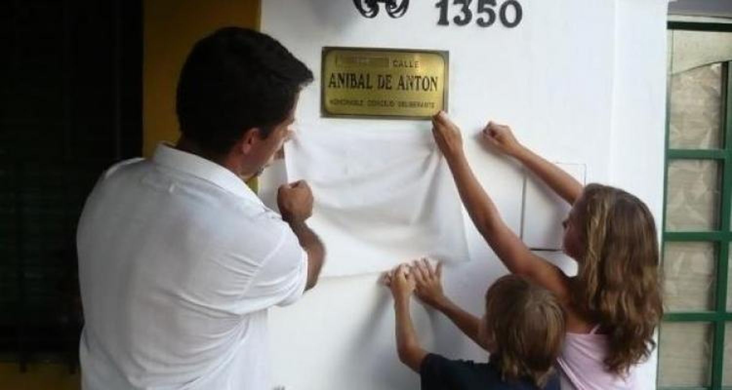 Homenaje a De Antón