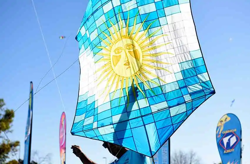Cielo albiceleste: jornada fresca por la mañana y agradable por la tarde
